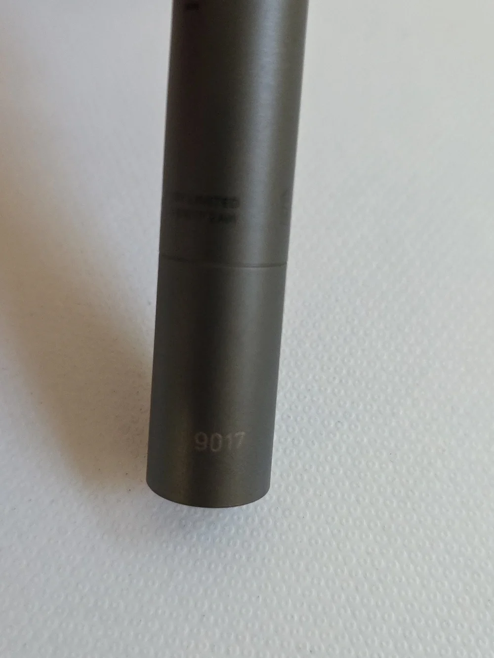 NIB BURBERRY Cashmere Concealer in Ivory No. 00